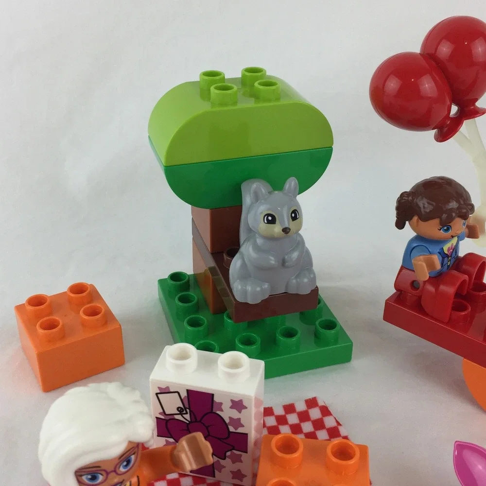 Lego Duplo 10832 Birthday Picnic Set 19 Piece Lot Near Complete Squirrel Figures - Picture 3 of 9
